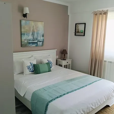 Mersea Гостевой дом Нэводари